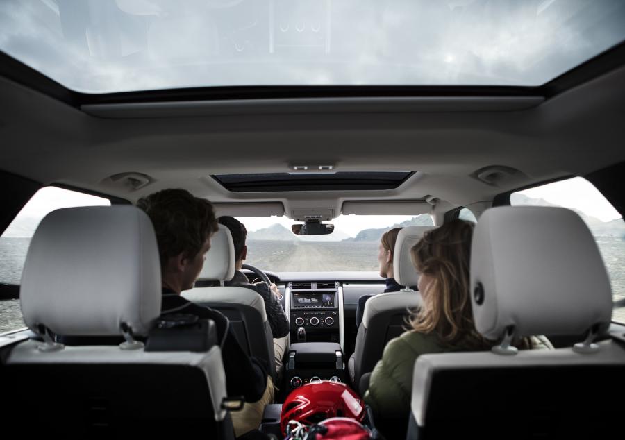 Интерьер Land Rover Discovery SVX (L462) 2018 года  (WW) (фото 21 из 33)
